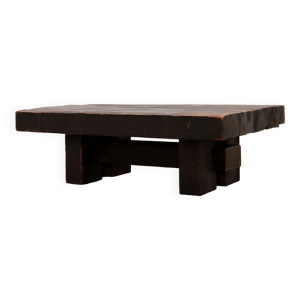 Table basse en pin brutaliste