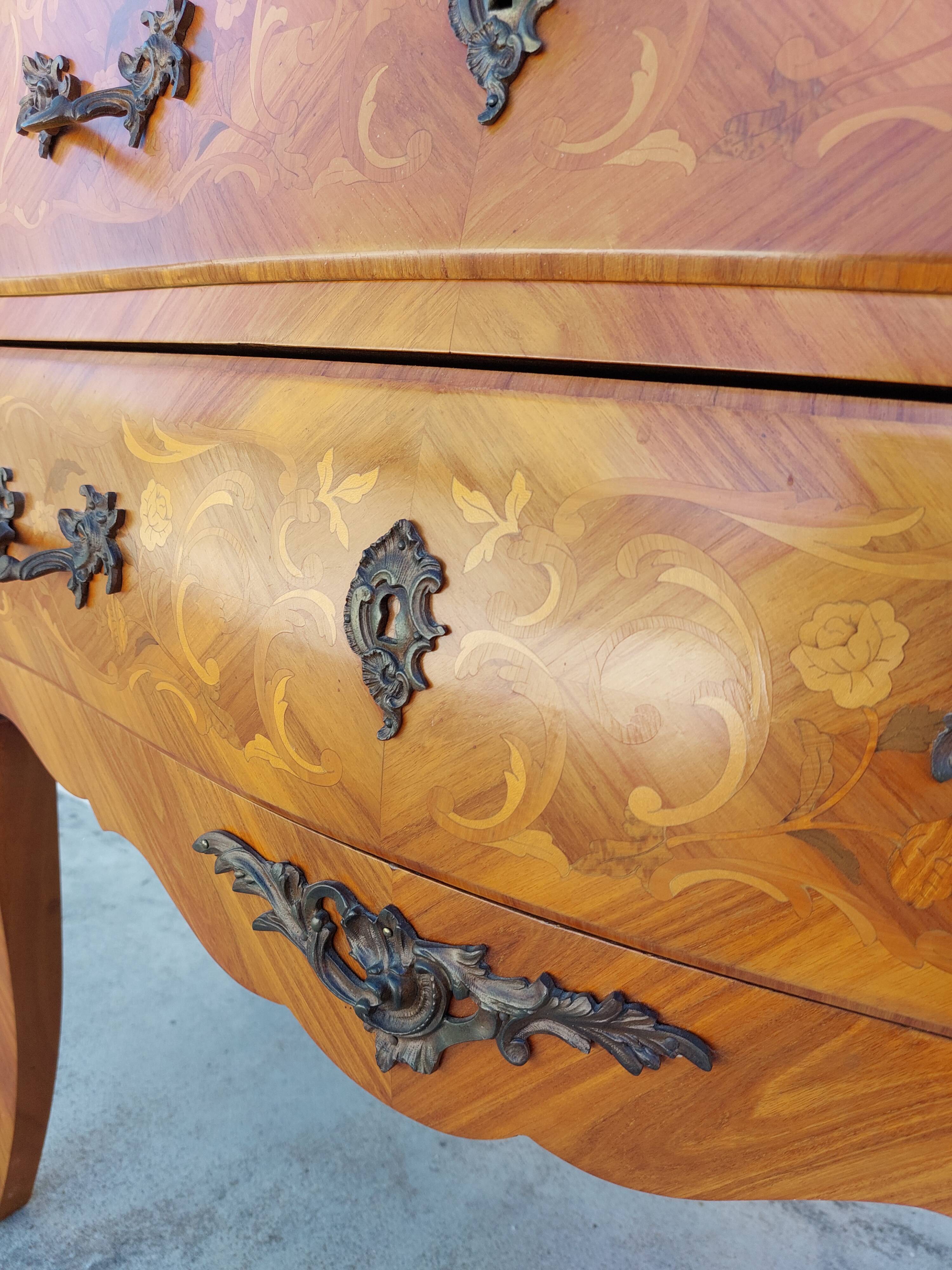 Louis XV chest of drawers in rosewood marquetry
