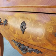 Louis XV chest of drawers in rosewood marquetry