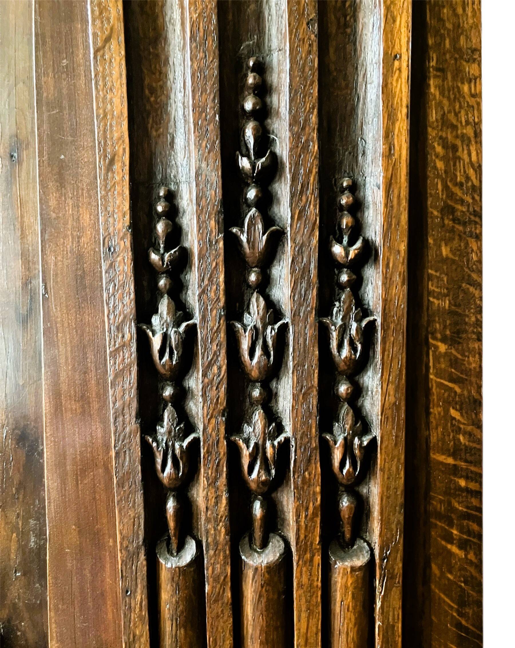 Entrance wardrobe in oak and walnut
