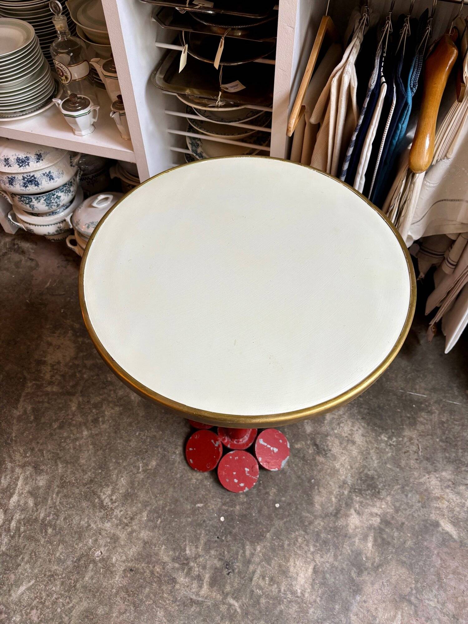 Table bistrot en métal bordeaux et mélaminé écru