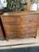 Commode galbée