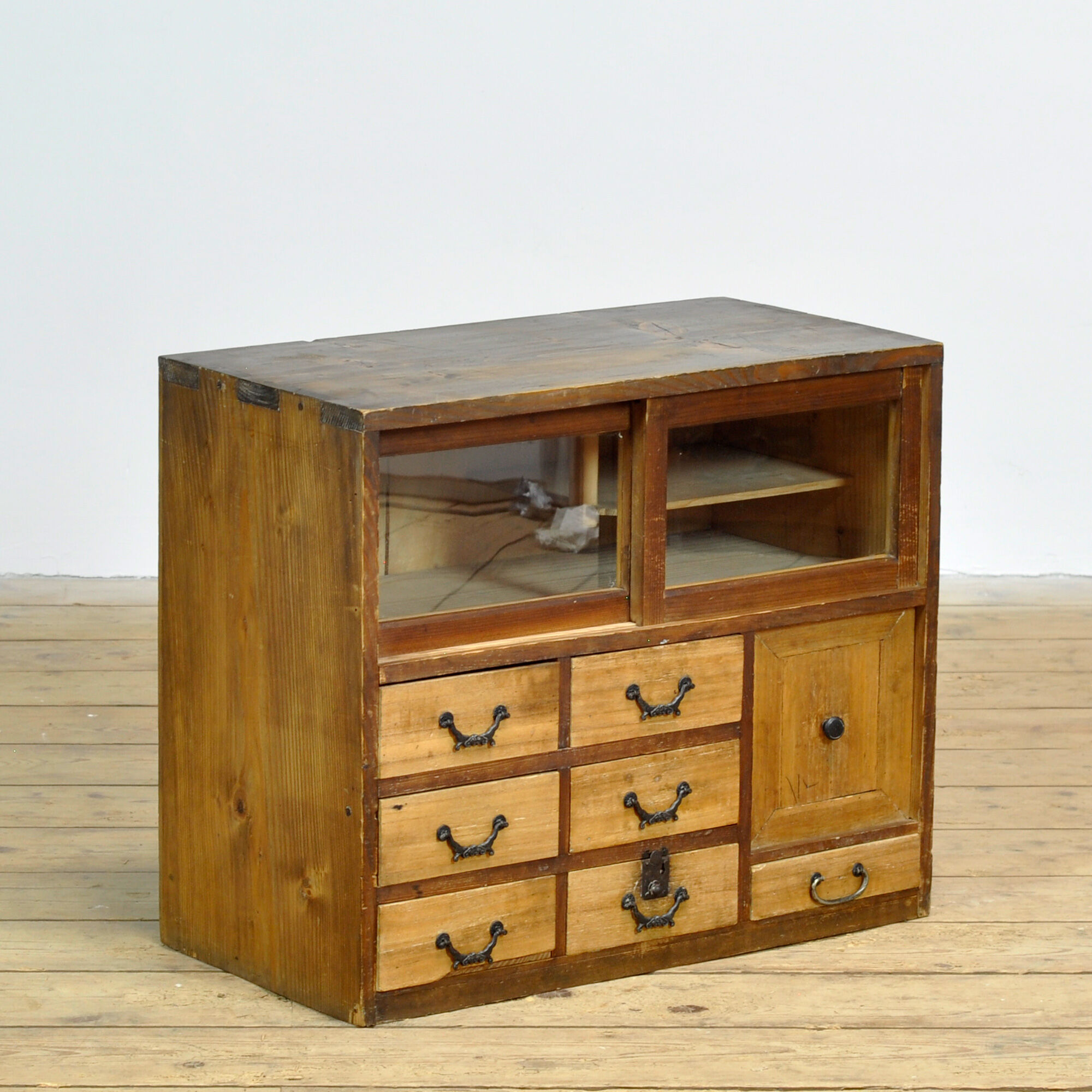 Cabinet japonais, vers 1930