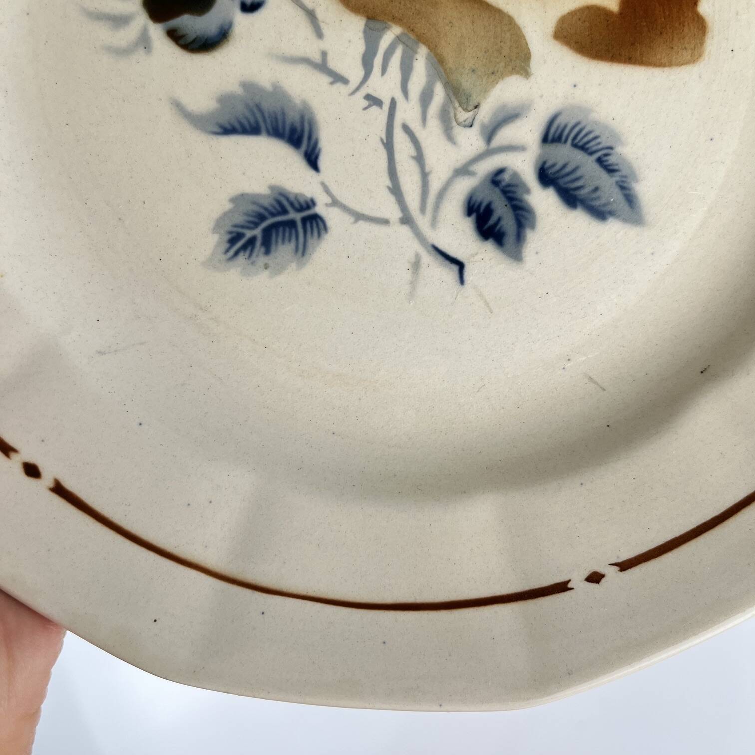 Set of 4 flat plates Sarreguemines flower pattern, first half of the 20th century.