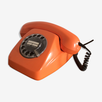 Téléphone vintage orange