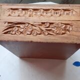 Ancienne boite a bijoux en bois  sculpté de guirlande de fleurs