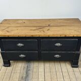 Low commode in pine and dark grey patina from the early 20th century.