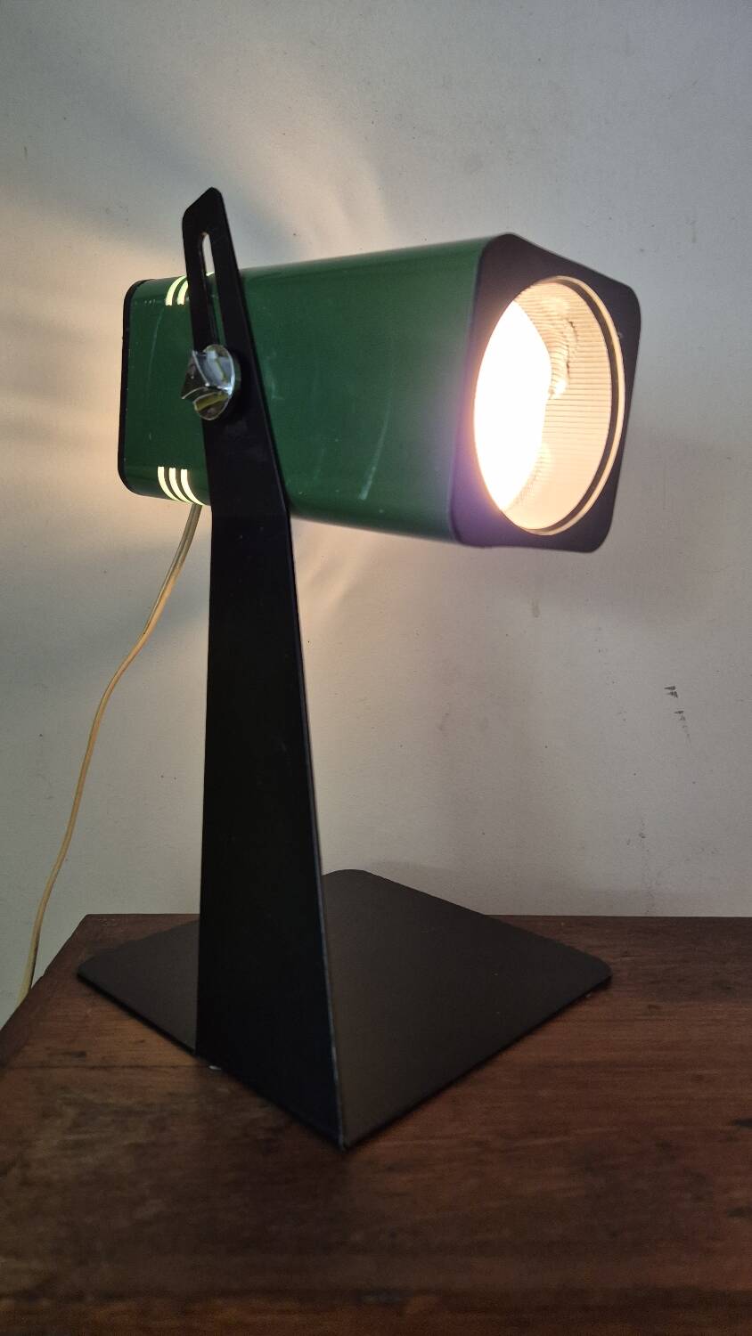Phase spotlight model lamp