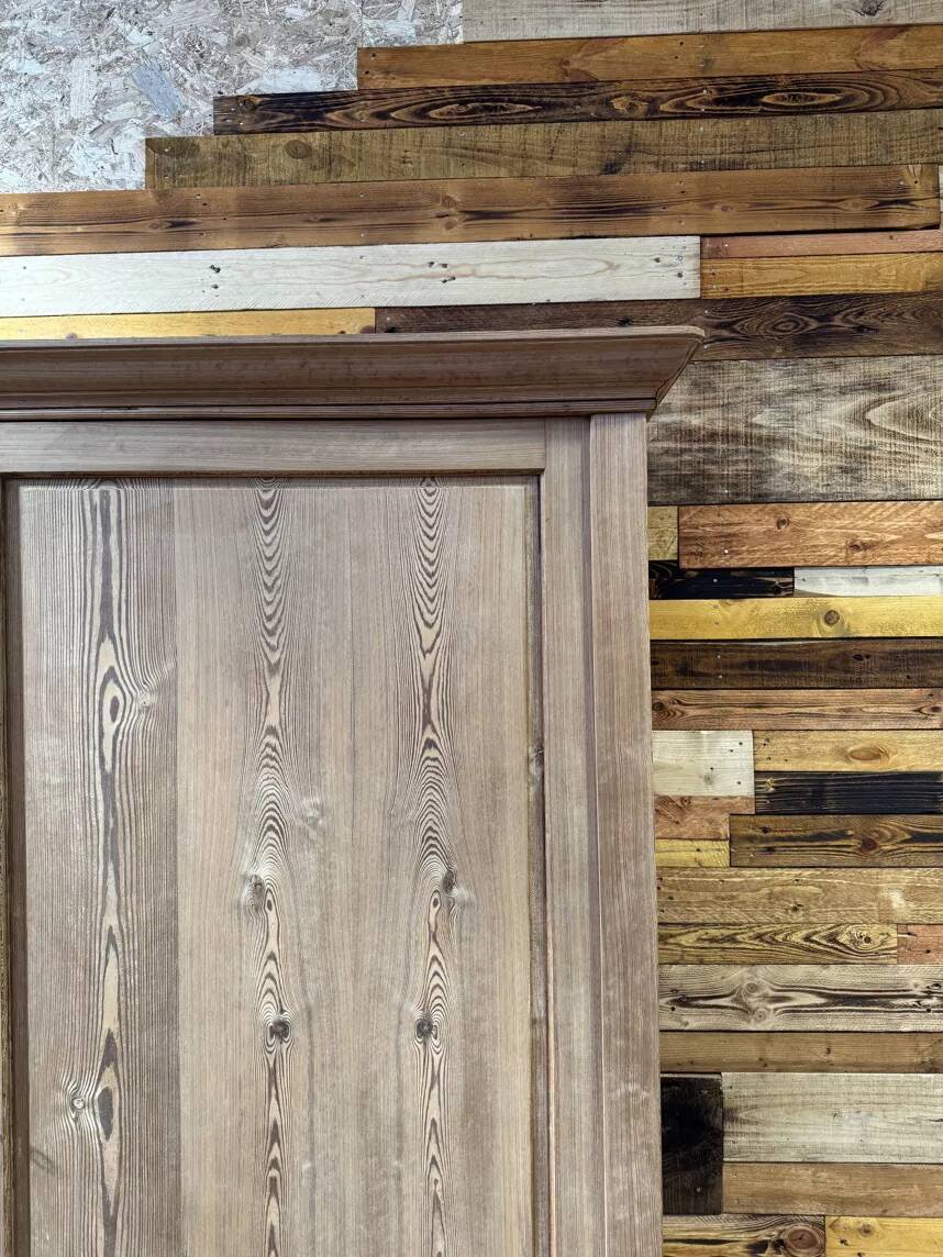 Large workshop wardrobe in pitch pine - Early 20th century