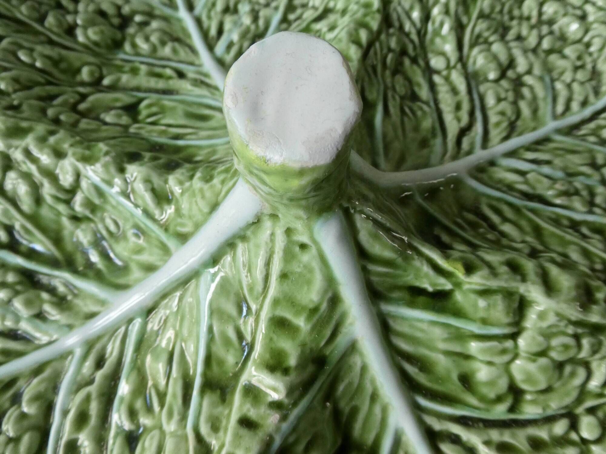 Four-wheeled cup in dabbling, cabbage leaves, Bordallo Pinheiro