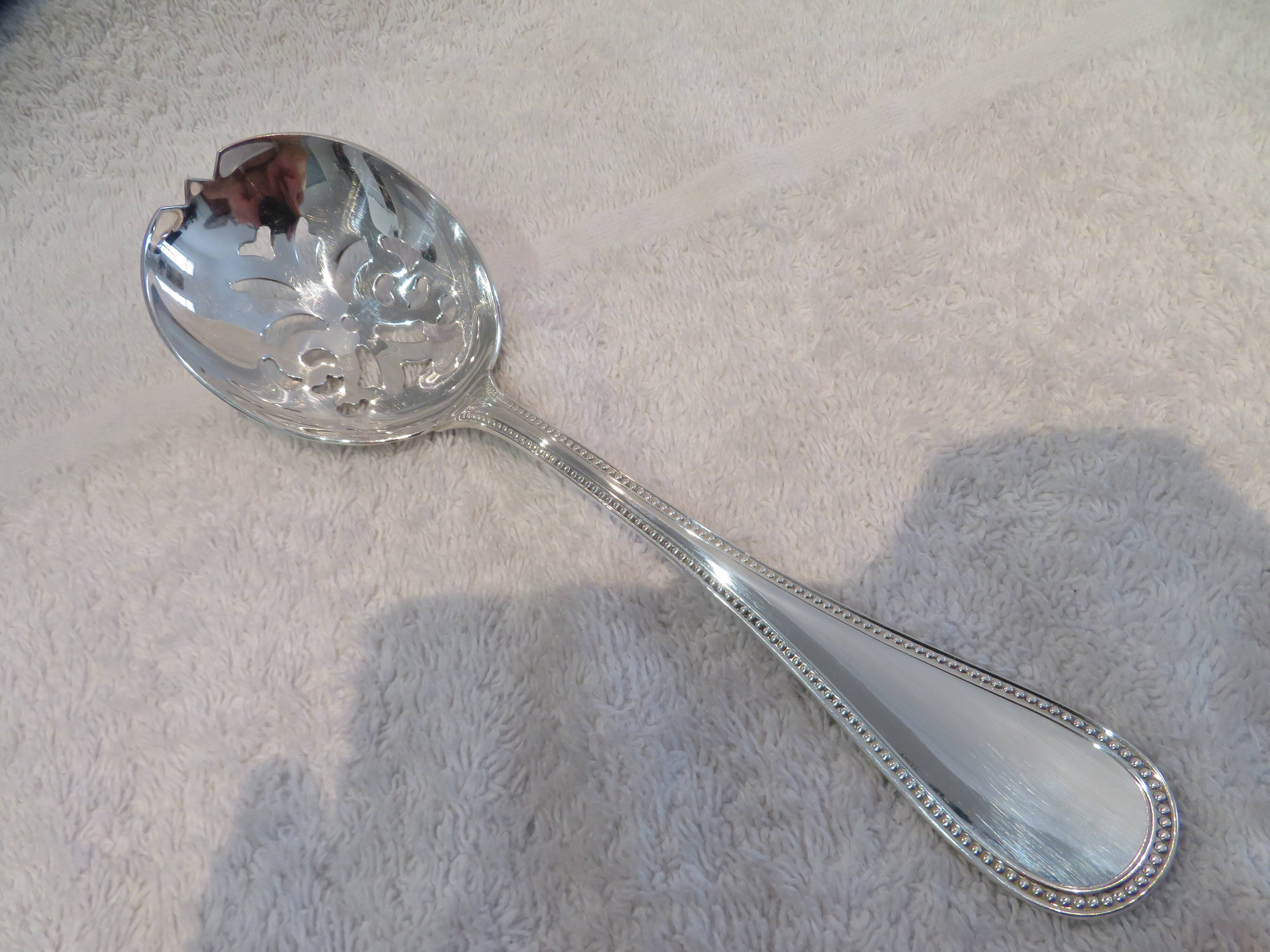 Christofle silver-plated ice cube serving spoon with pearl decoration