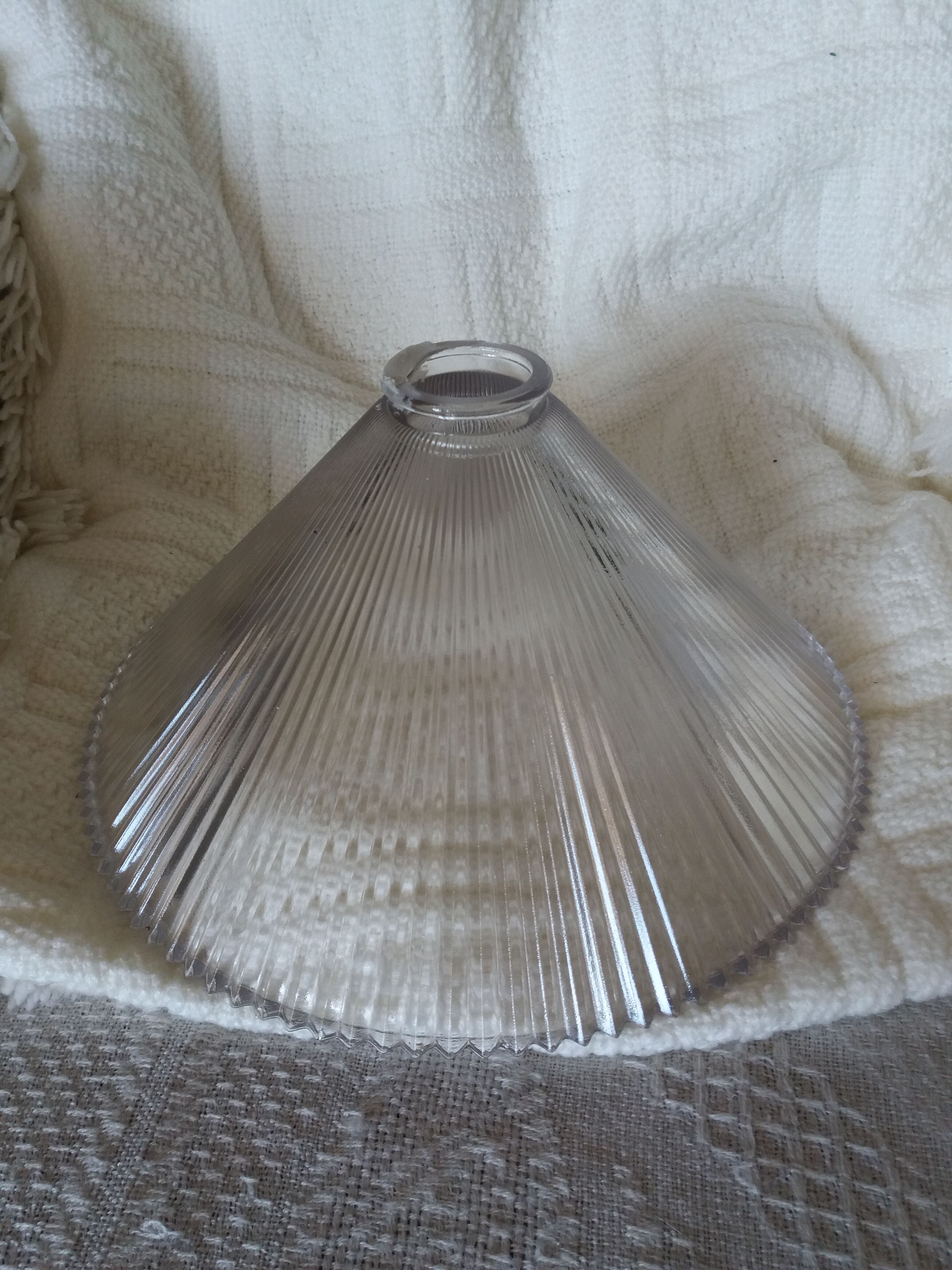 Conical glass suspension