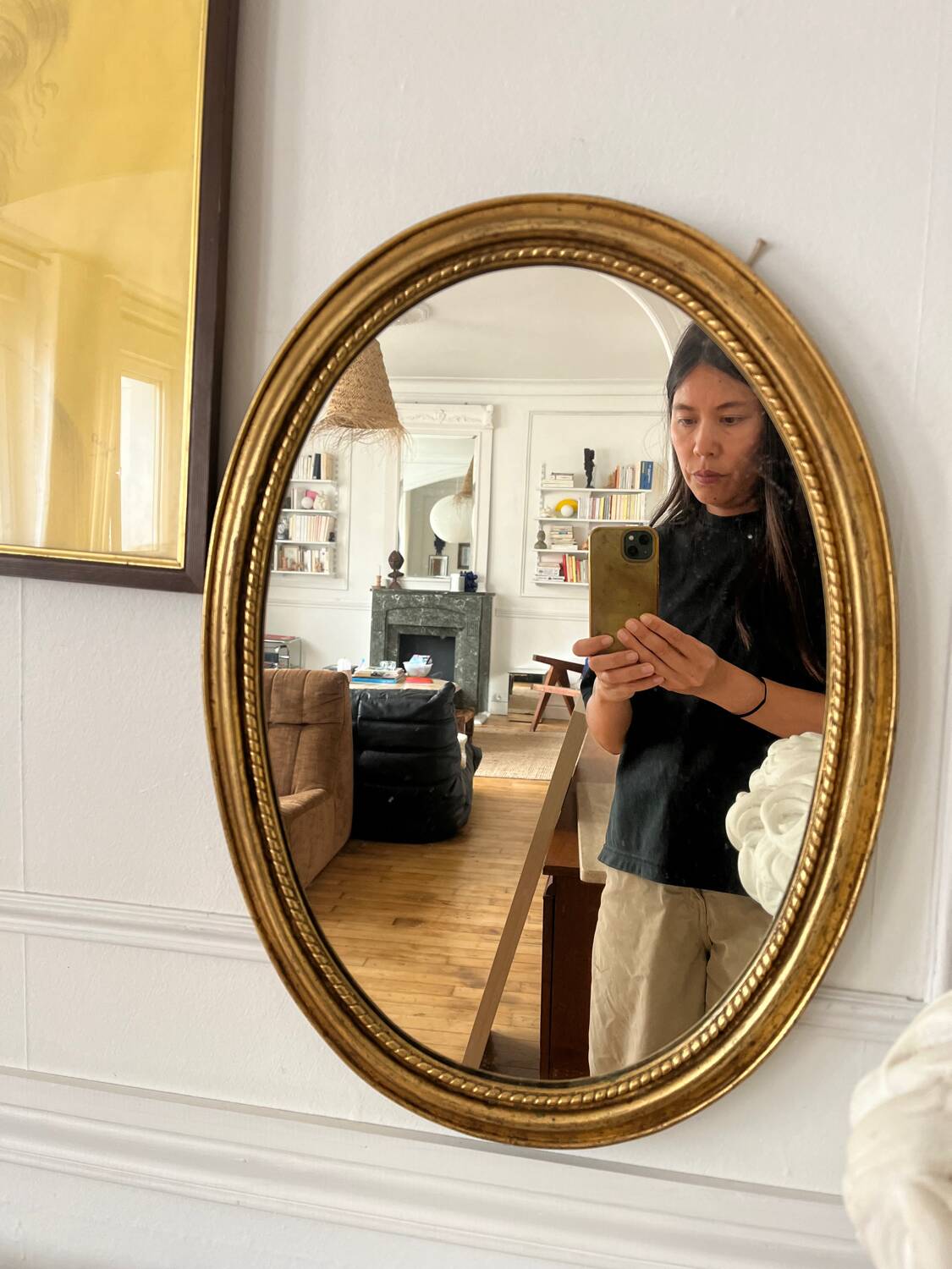 Oval mirror in antique gilded wood