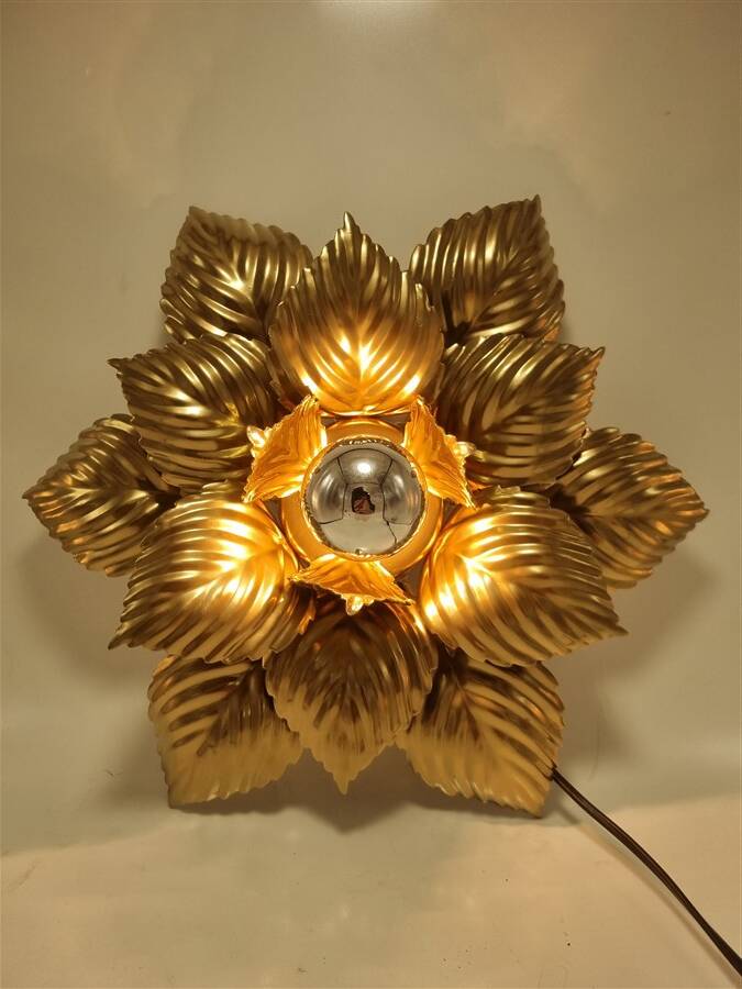 Pair of Masca flower wall lights in gold metal