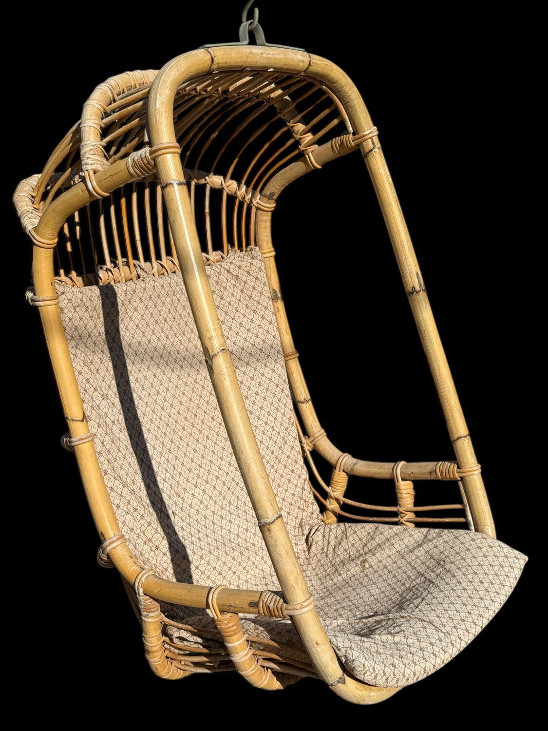 Fauteuil provençal suspendu, années 70