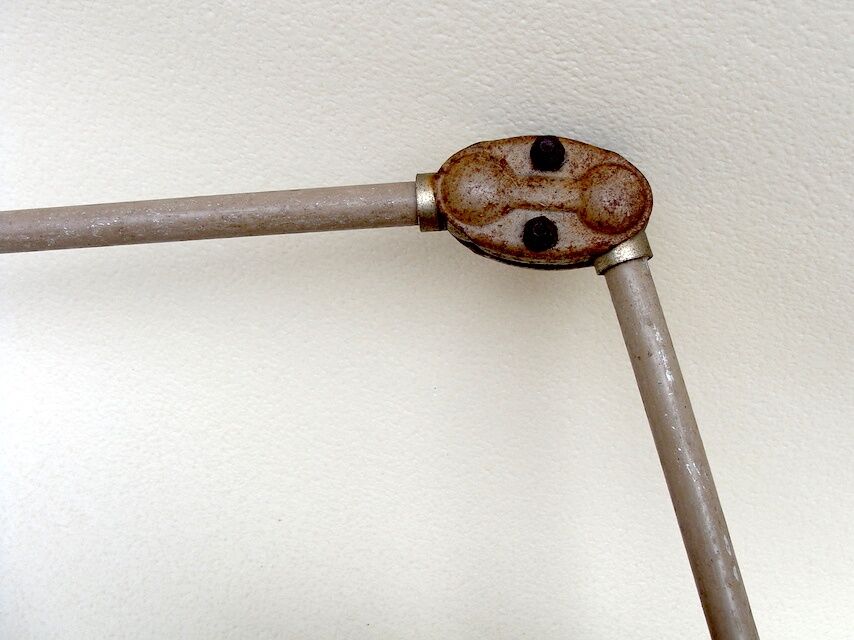 Articulated workshop lamp