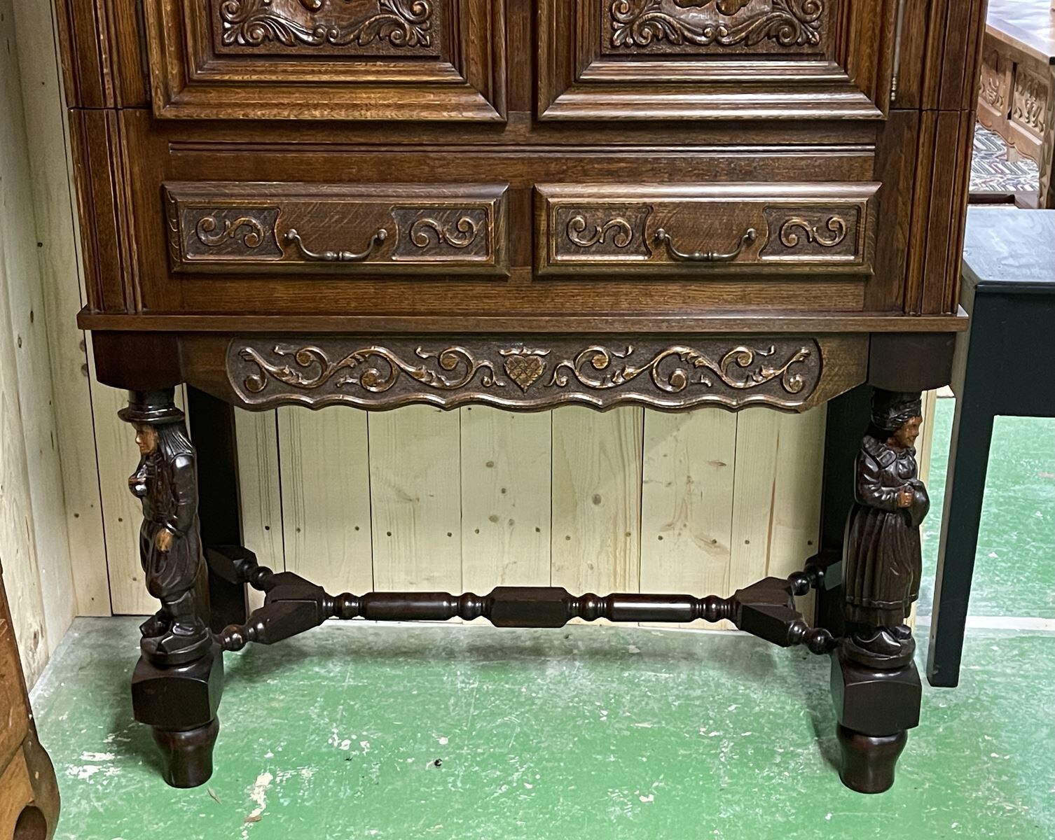 Buffet breton des années 1950 en chêne