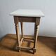 Tabouret ancien en bois brut et blanc cassé