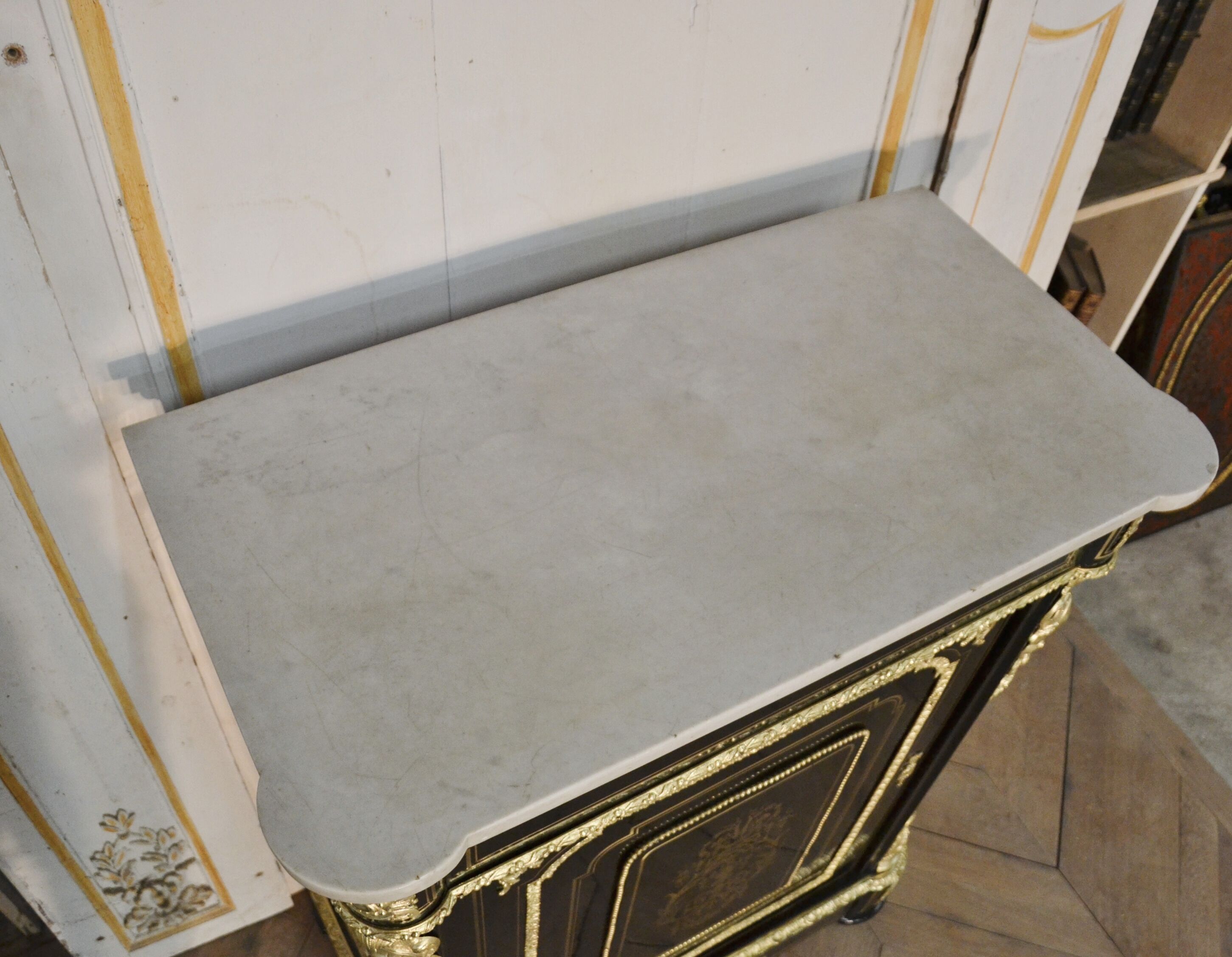 Meuble d’appui Napoléon III en bois noirci