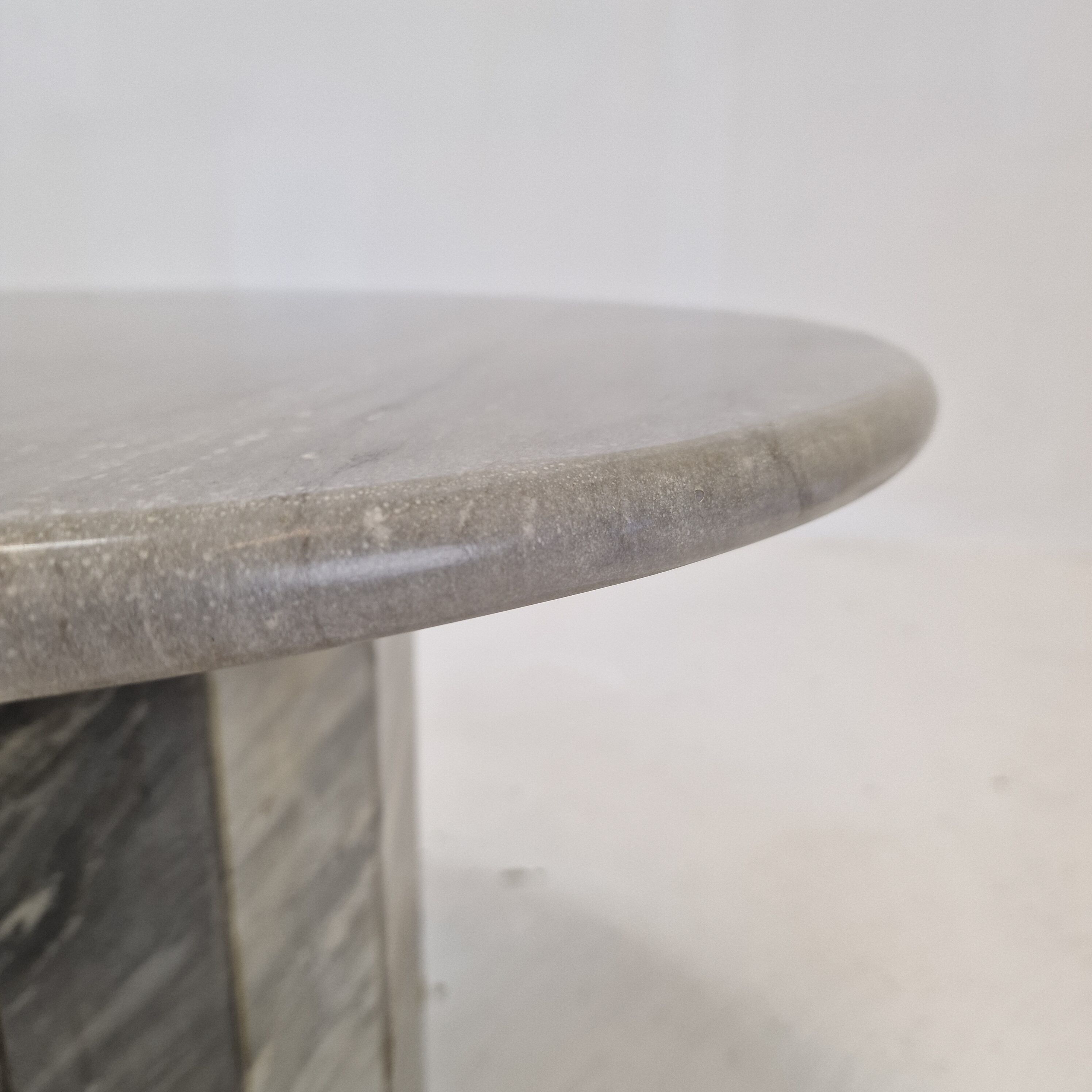 Round italian marble coffee or side table, 1980's