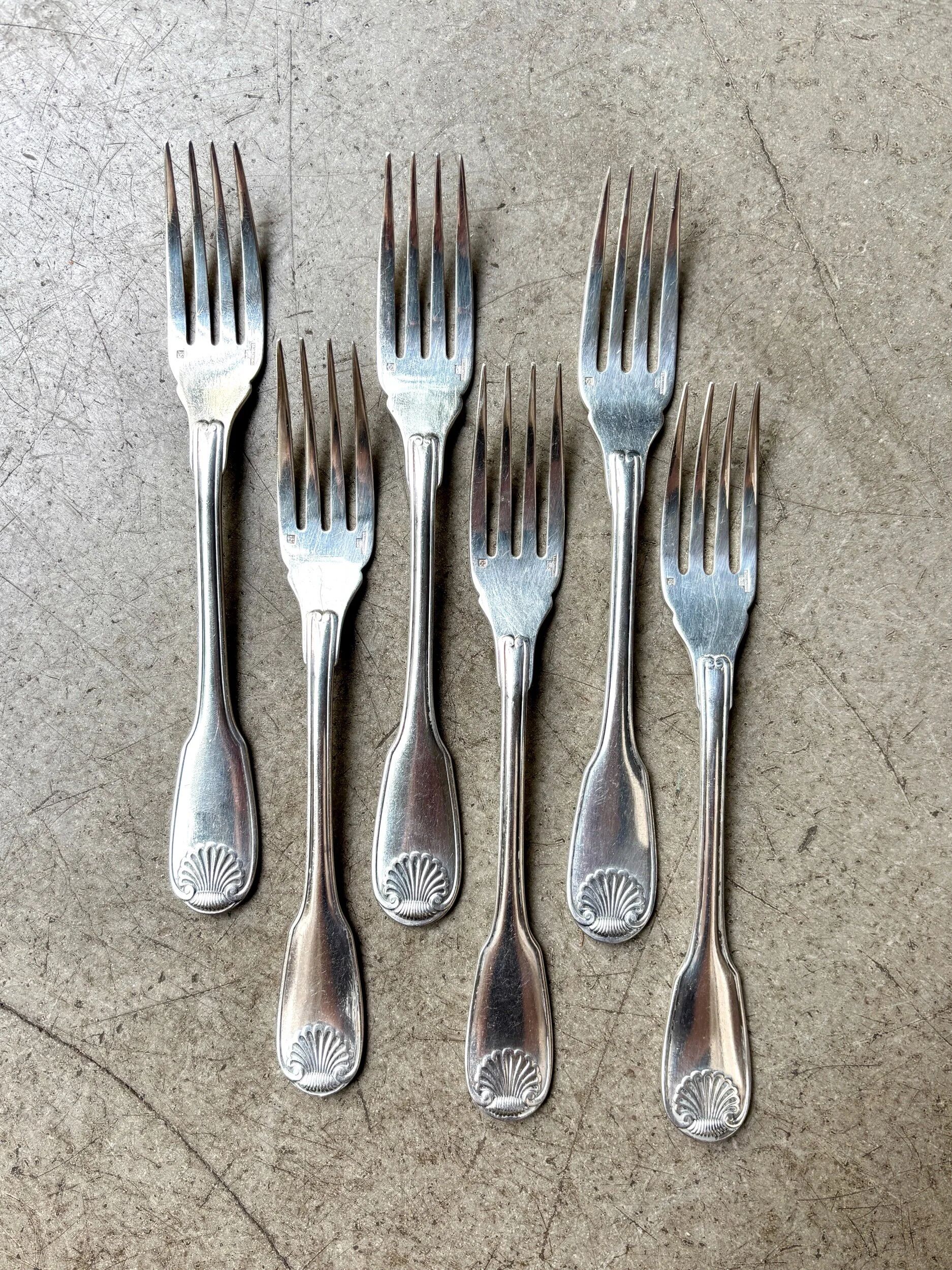6 Christofle fish forks in silver-plated metal, shell design.