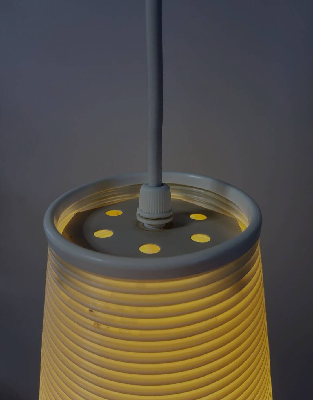 Rotaflex space age hanglamp, ovale vorm in geperst kunststof, jaren 1960