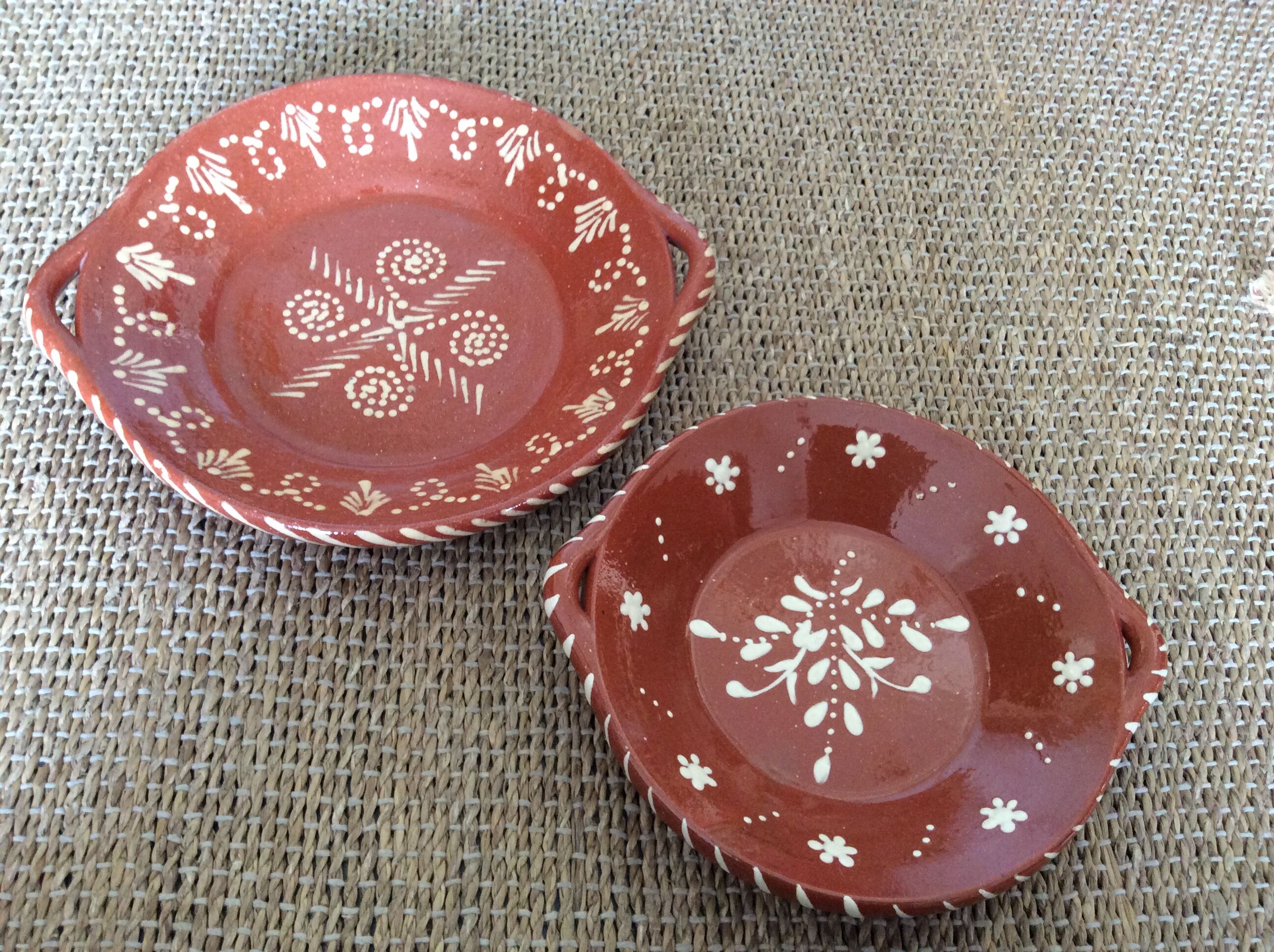 2 terracotta plates