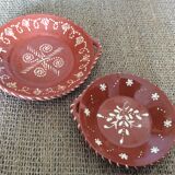 2 terracotta plates