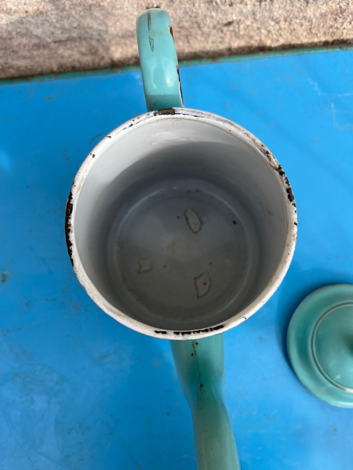 Enamelled coffee maker