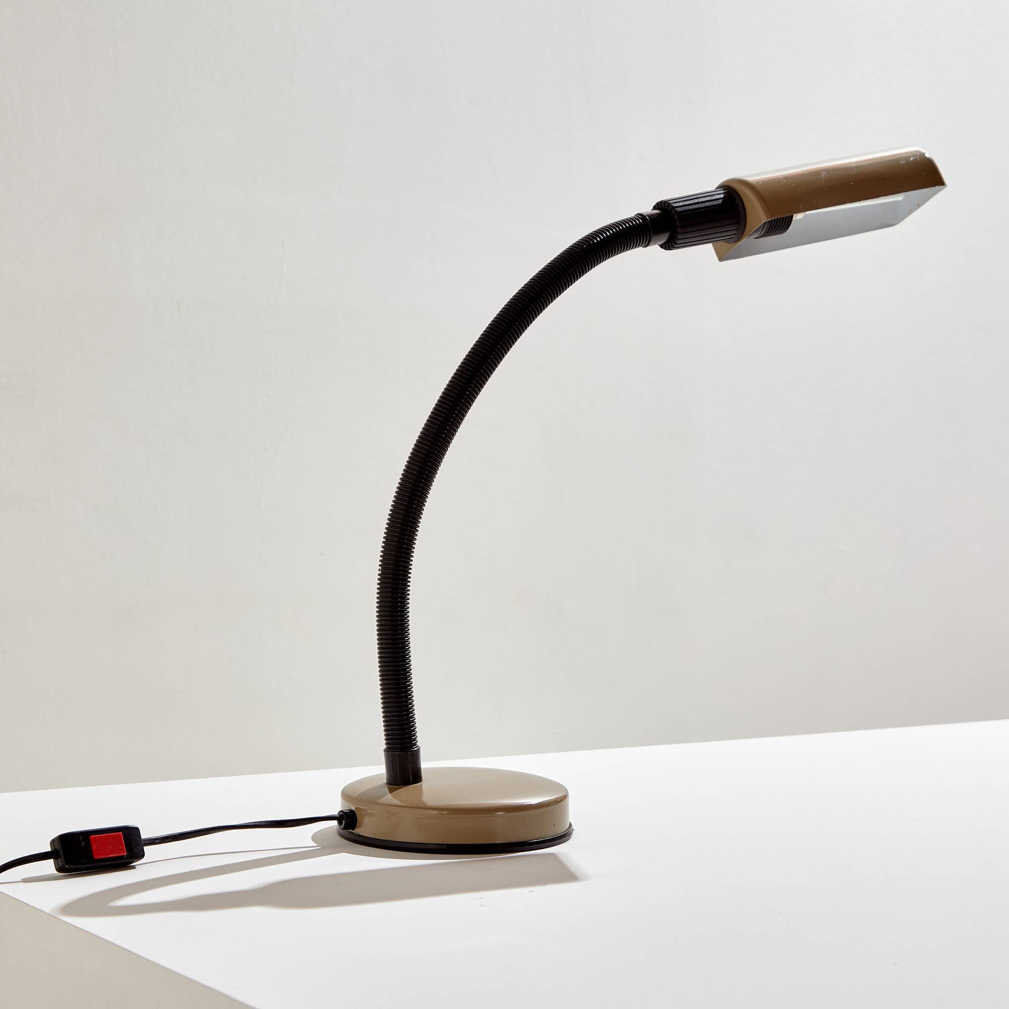 MK9213 Veneta Lumi table lamp