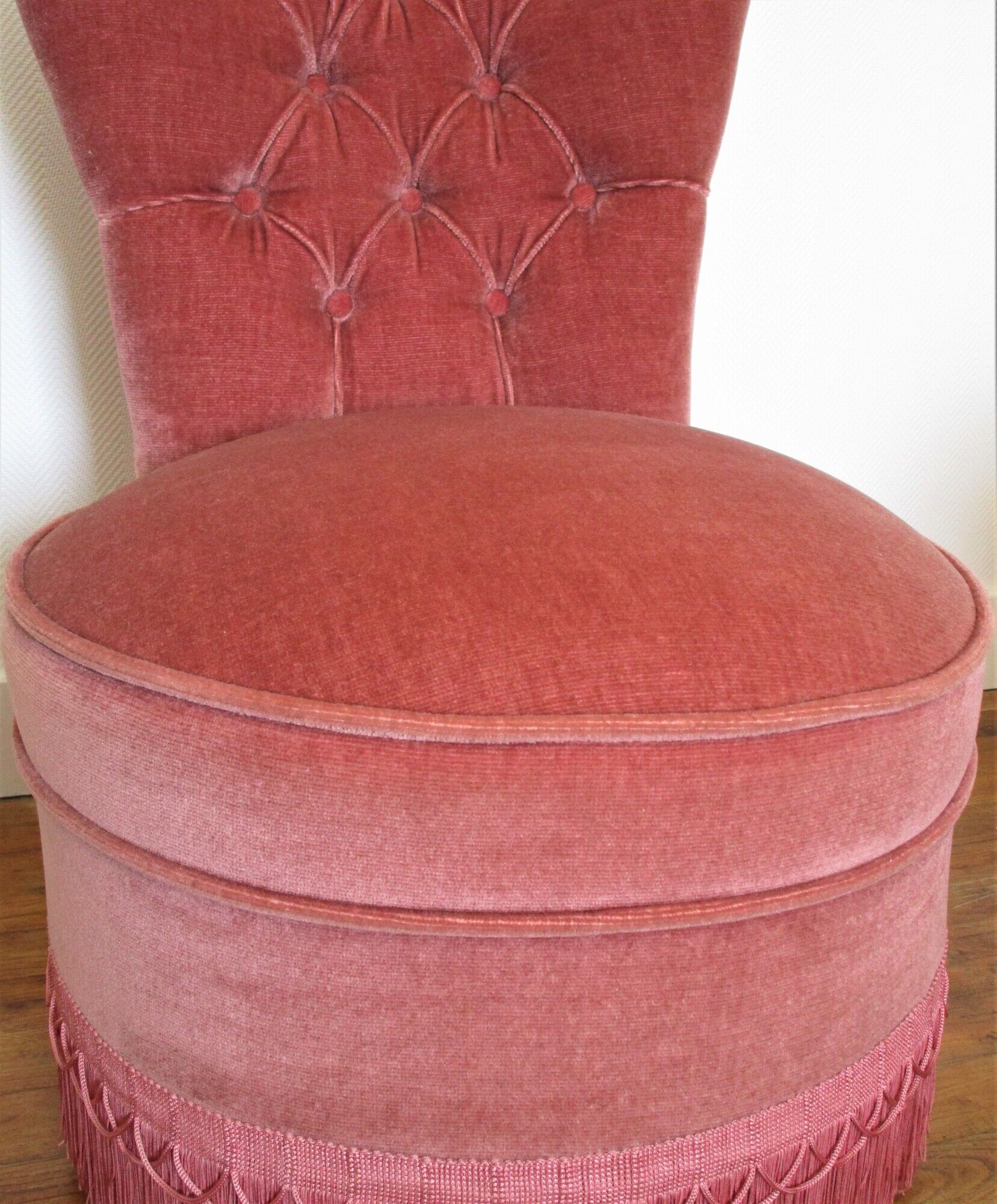 Fauteuil velours rose poudré chauffeuse style napoléon iii vintage