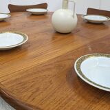 Round and extendable dining table published by G-Plan