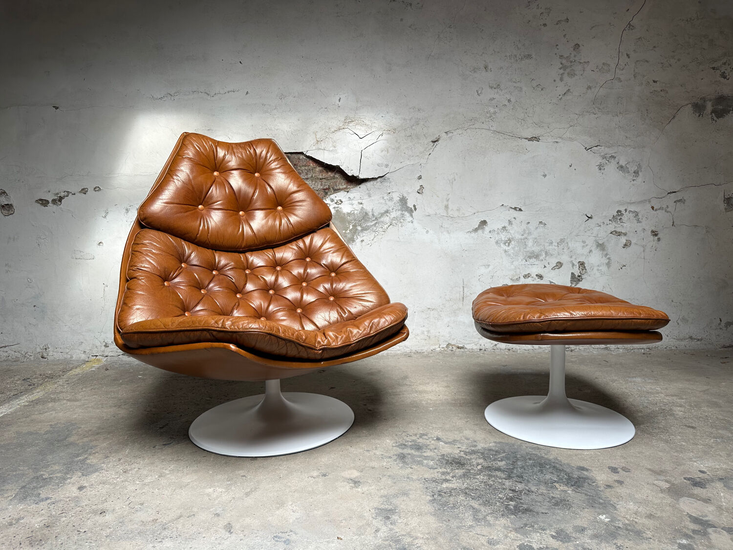 Vintage armchair with ottoman Artifort F588