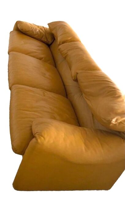 Maranlunga Cassina leather sofa by Vico Magistretti