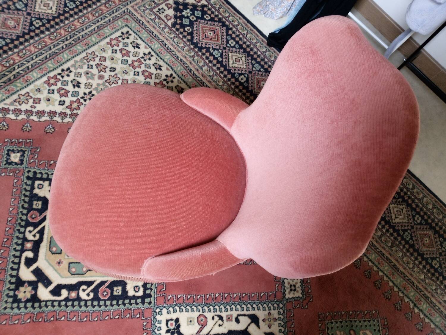 Toad armchair