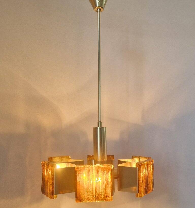 Rare mid-century chandelier in brass and resin, 1970s