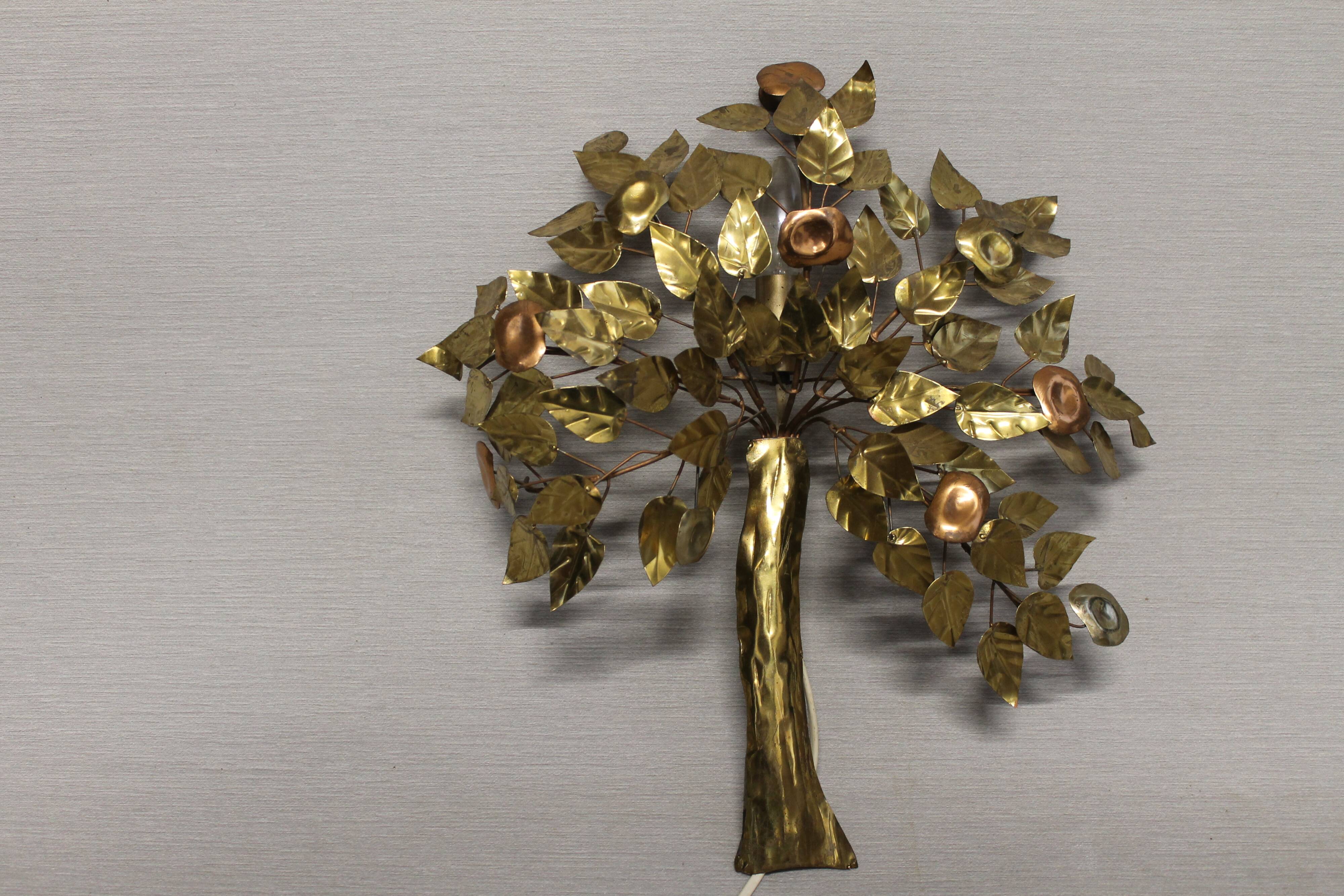 Metal tree-shaped wall applied