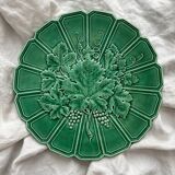 Round dish in Sarreguemines vine leaf slip