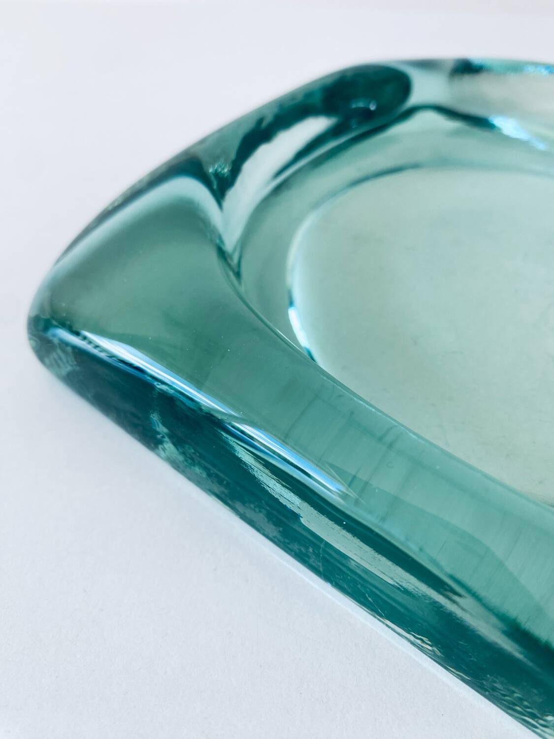 Glass tiled pocket emptier