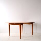 Extendable table with flaps