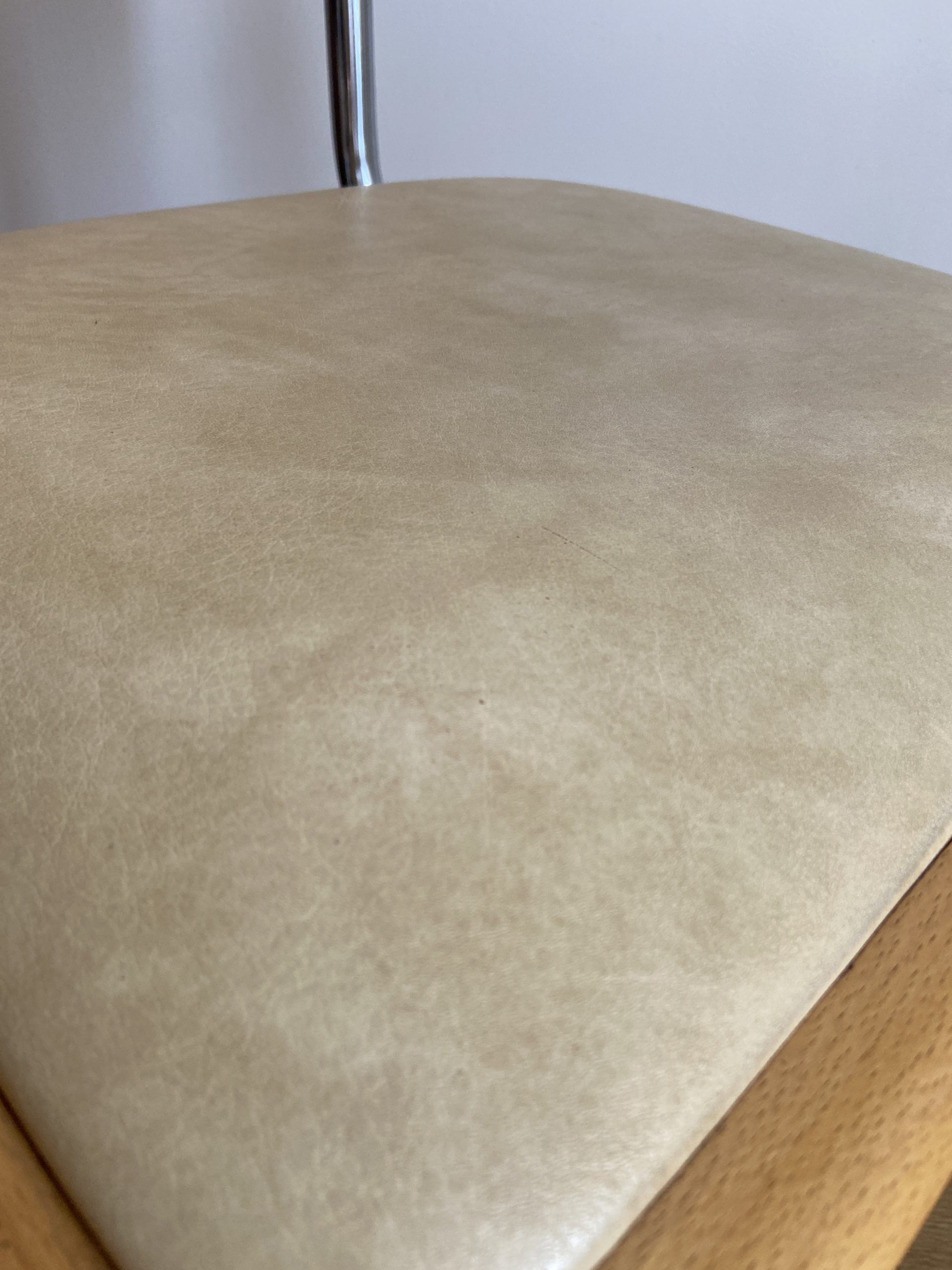 Fauteuil cesca b64 en skaï beige Marcel Breuer