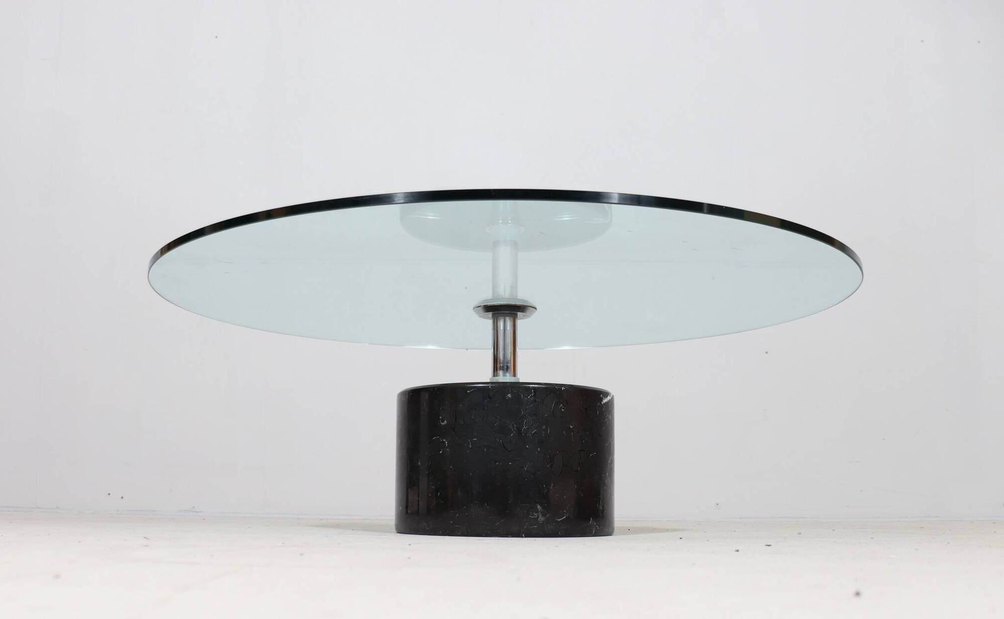 Giorgio et Maurizio Cattelan. Table basse/table basse, marbre, Italie, années 1980