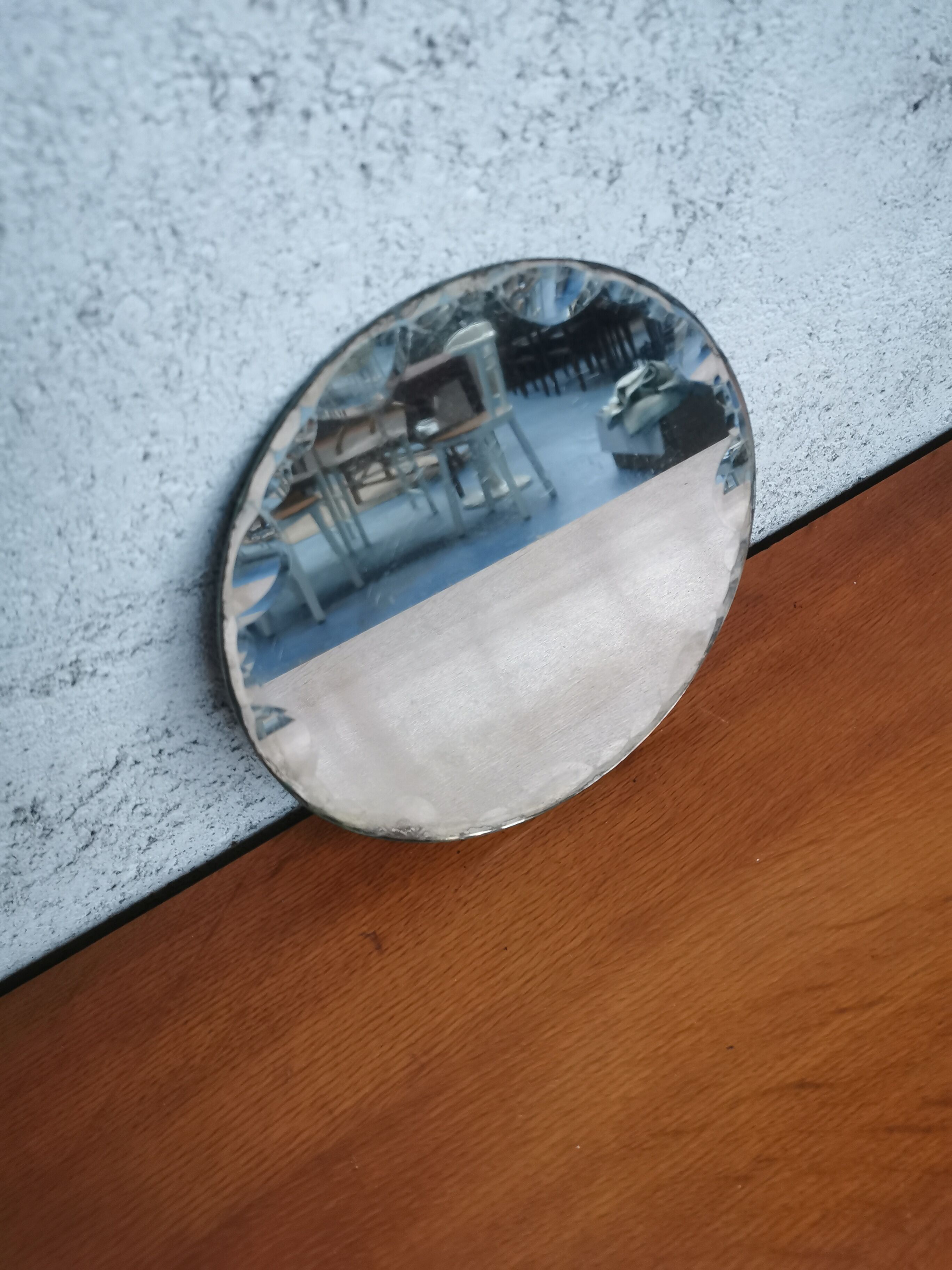 Round beveled mirror to install