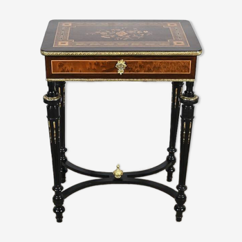 Table de salon en palissandre et loupe d’amboine, style Louis XVI, époque Napoléon III
