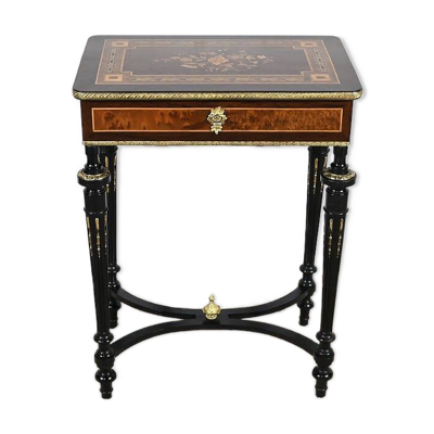 Table de salon en palissandre et loupe d’amboine, style Louis XVI, époque Napoléon III
