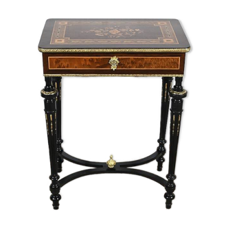 Table de salon en palissandre et loupe d’amboine, style Louis XVI, époque Napoléon III