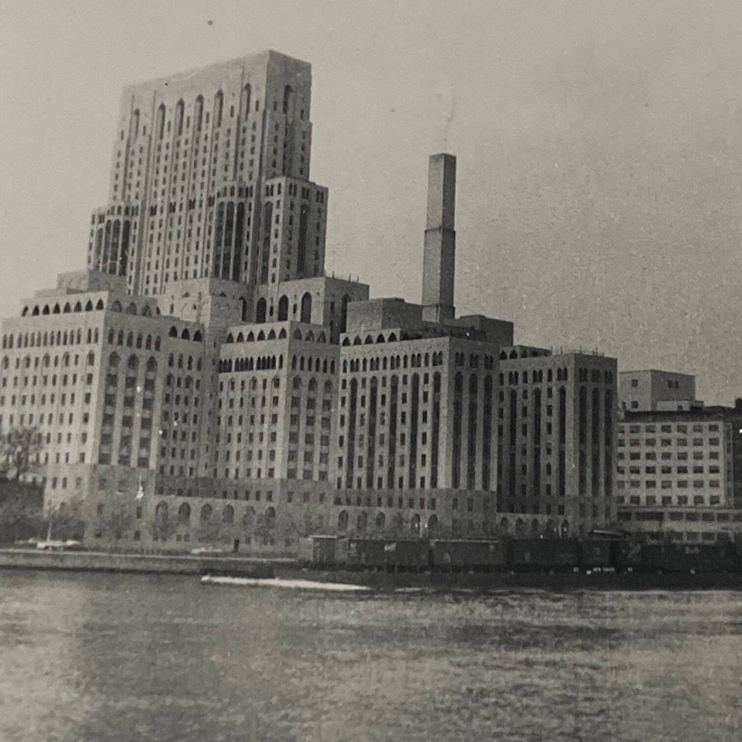 Vintage photo of New York 1950s format 6/6.