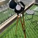 Lampe sur pied façon retroprojecteur de cinema