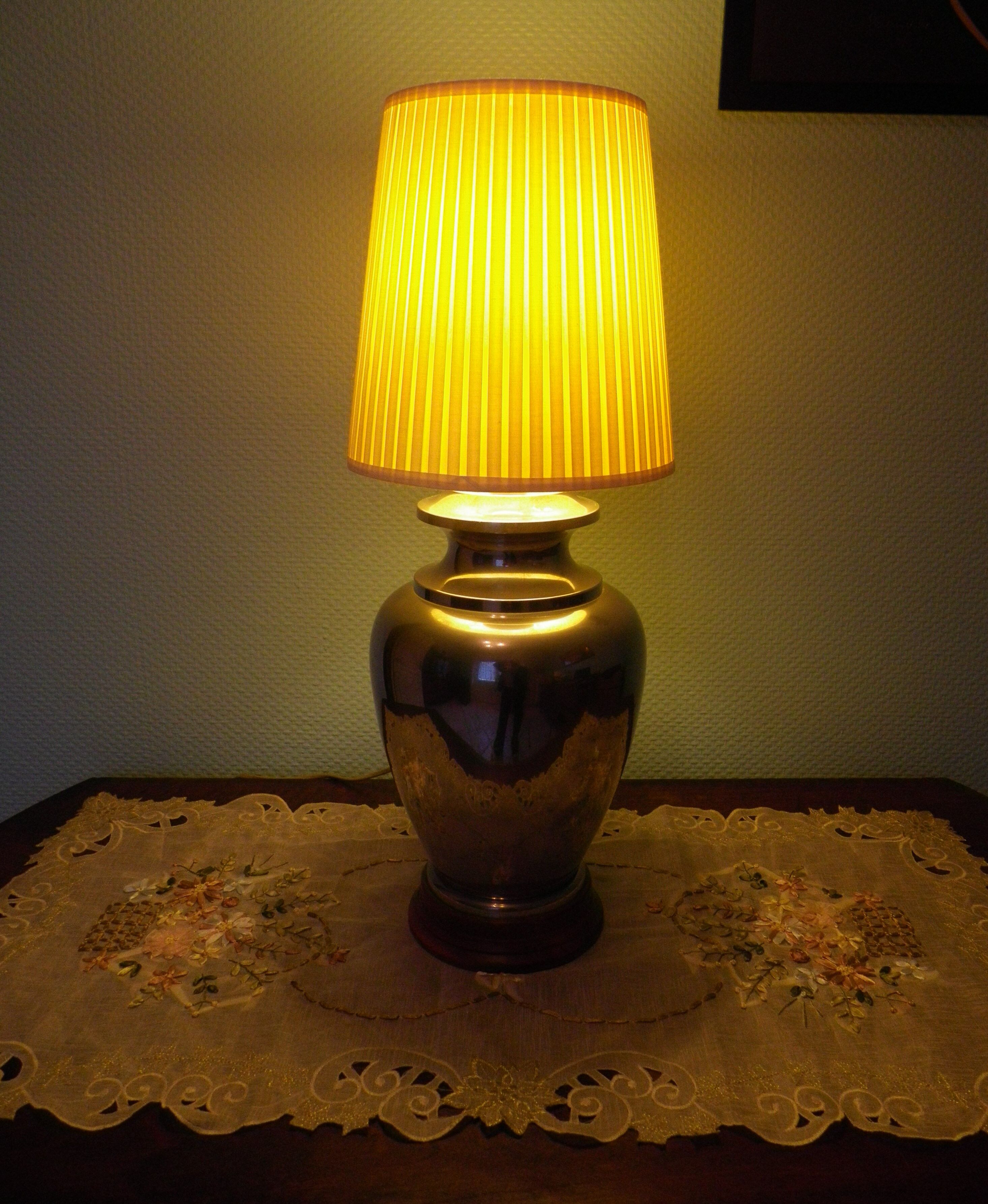 Living room mood lamp, silver metal base, wooden base, pleated lampshade