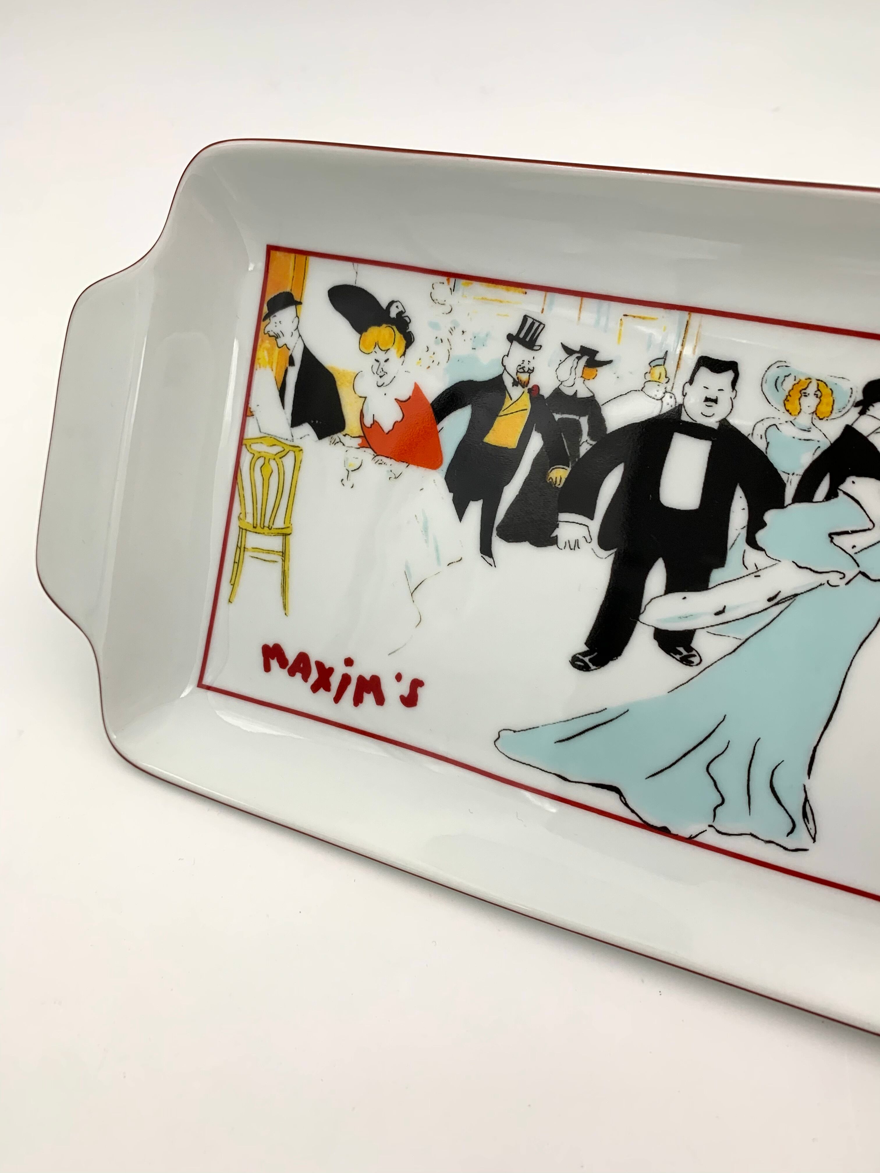 Mignardises dish or porcelain pastries, signed Maxim's de Paris - 1980s